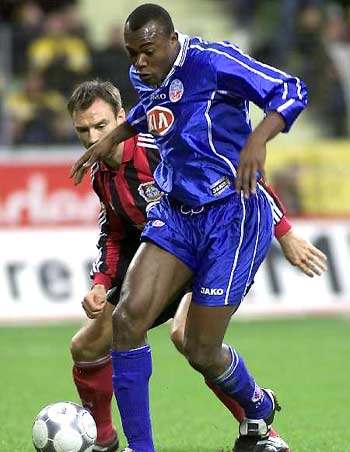 业呈现出蓬 业呈现出蓬